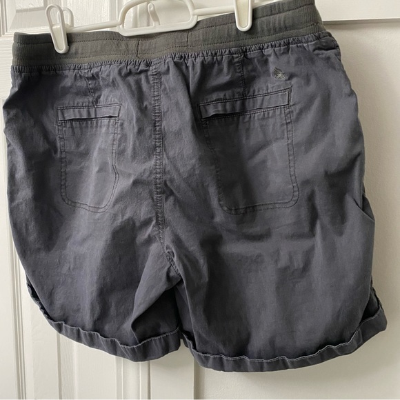 Eddie Bauer Cinch-Waist Chino Shorts in Graphite size 10 - Picture 3 of 4